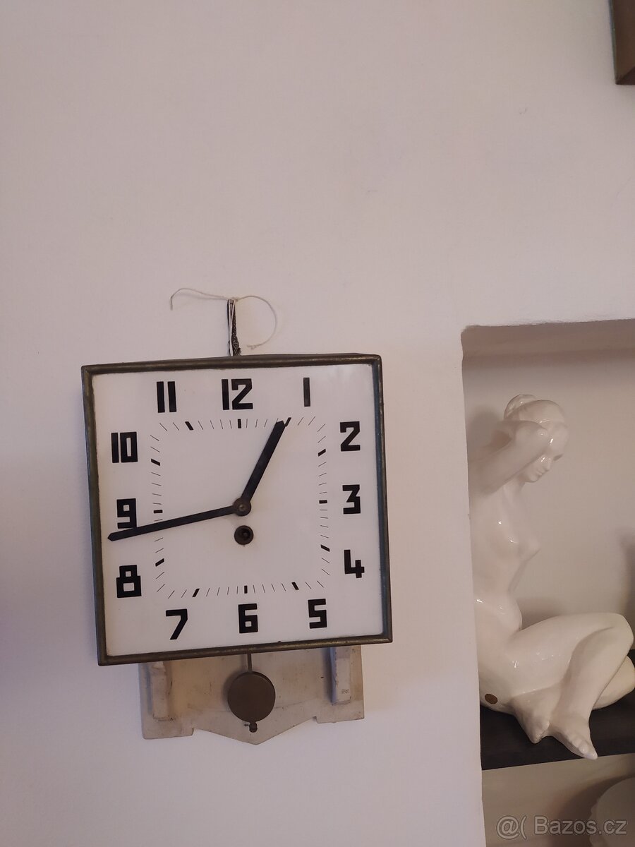 Kyvadlové hodiny na klíček, jdoucí