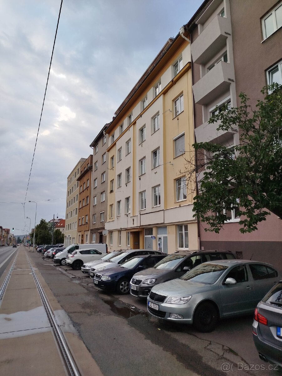Pronájem 1+1 40m², Slovanská, Plzeň
