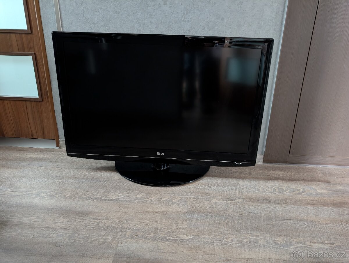 Televize LG 42" (107 cm)
