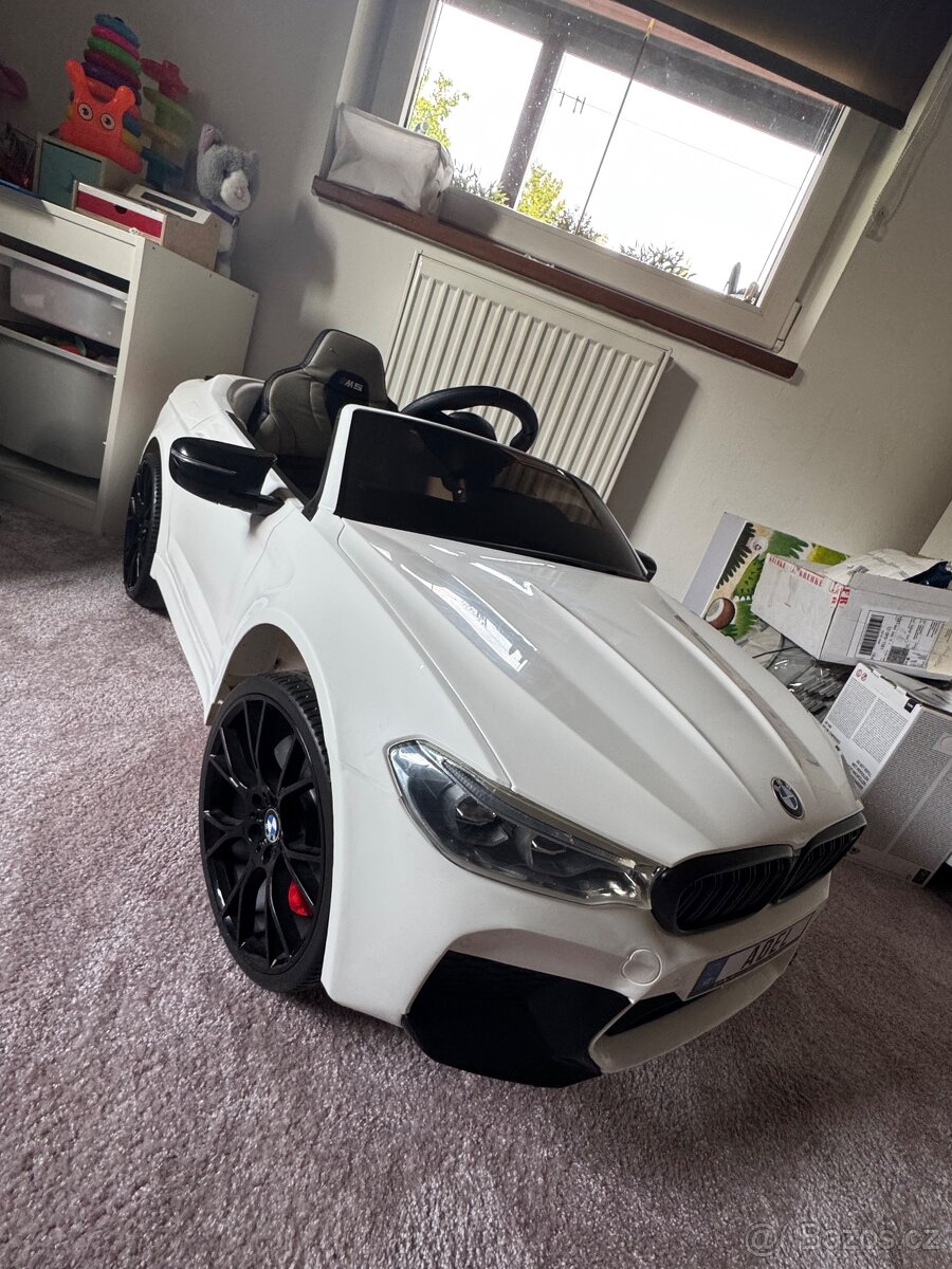 Elektrické autíčko BMW M5 drift