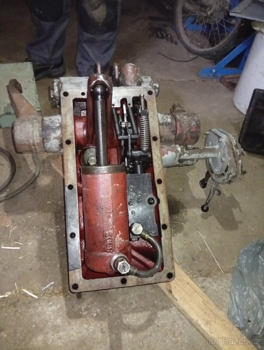 Prodám víko hydrauliky na zetor 4011,4511, 5511, 5545, 5611,