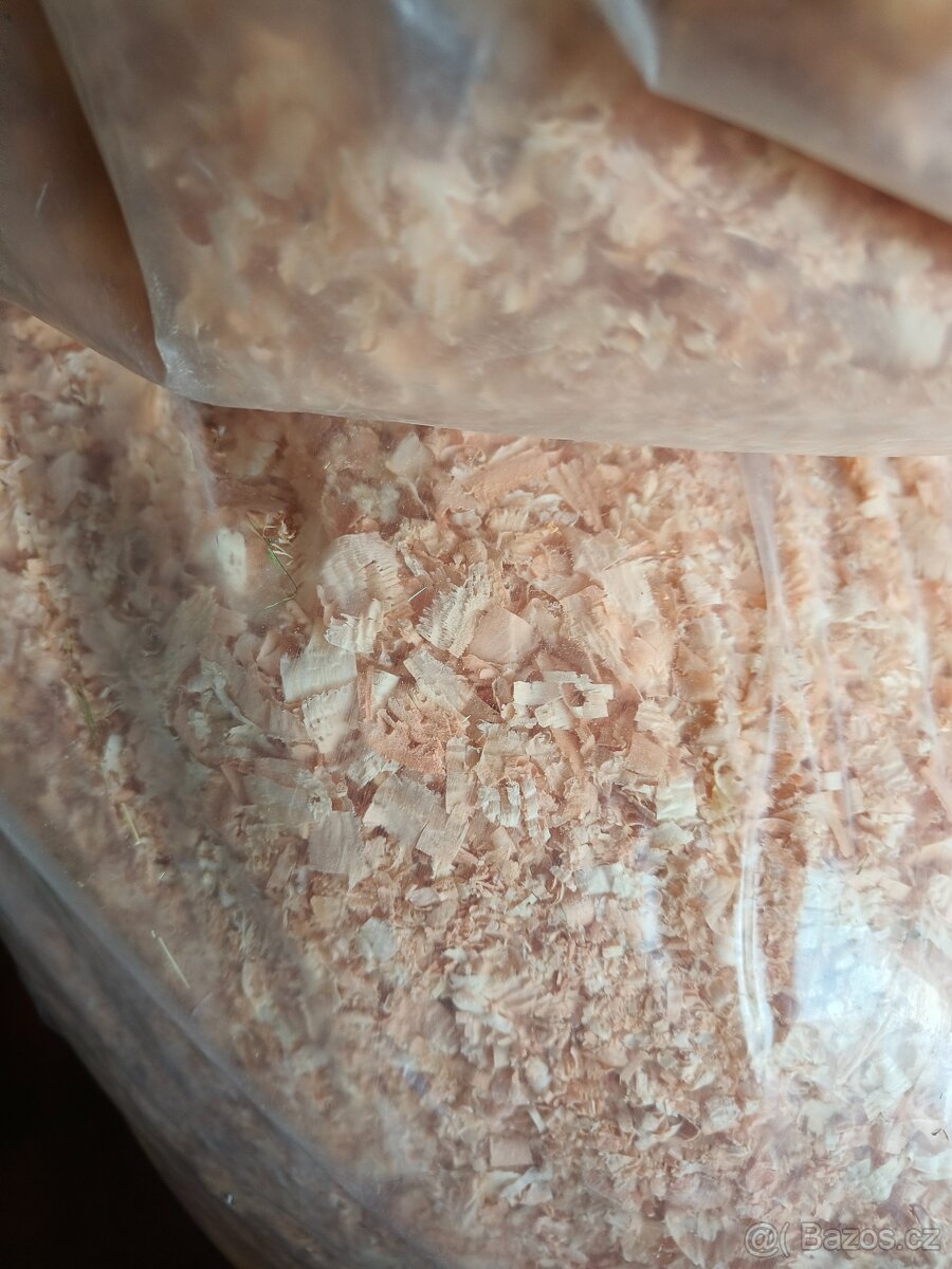 Prodám hobliny s troškou pilin -mix