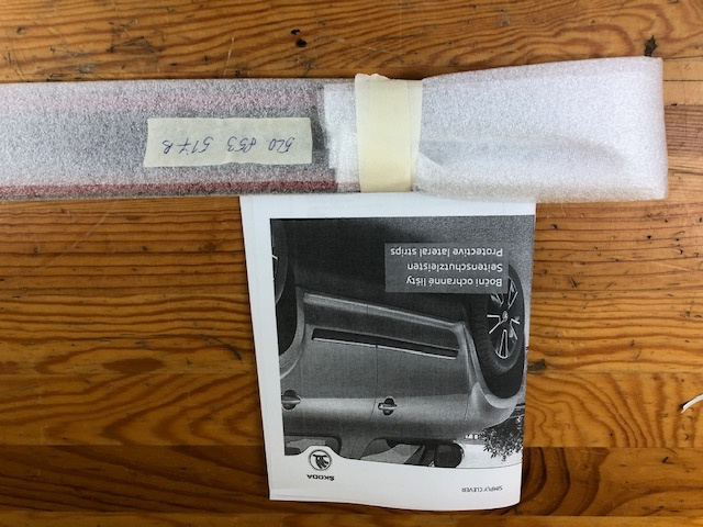 Škoda Yeti lišta pravých dveří 5L0 853 536B