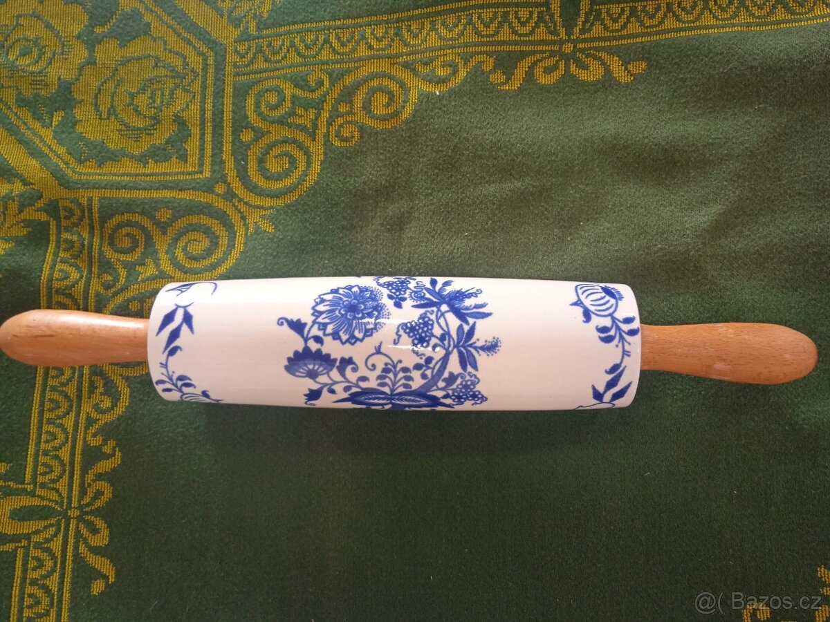 VÁLEČEK CIBULÁKOVÝ MOTIV