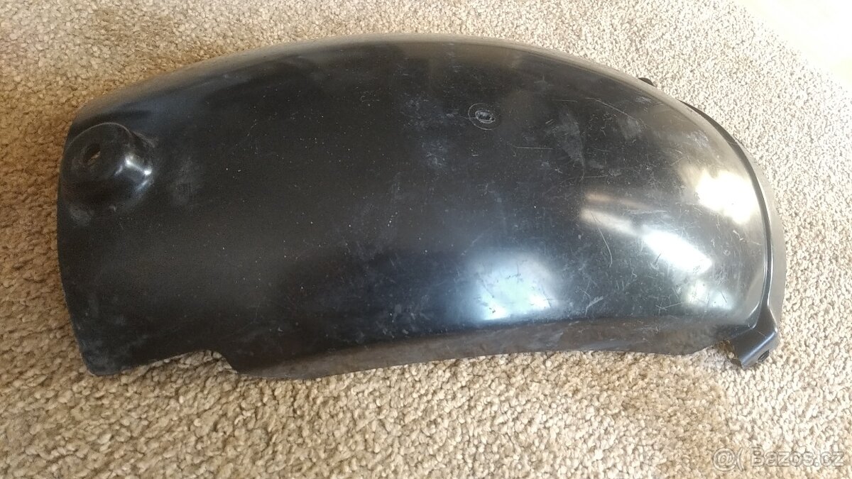 Suzuki GSX-R 750 / 1100 (1985-1988) - zadní blatník.