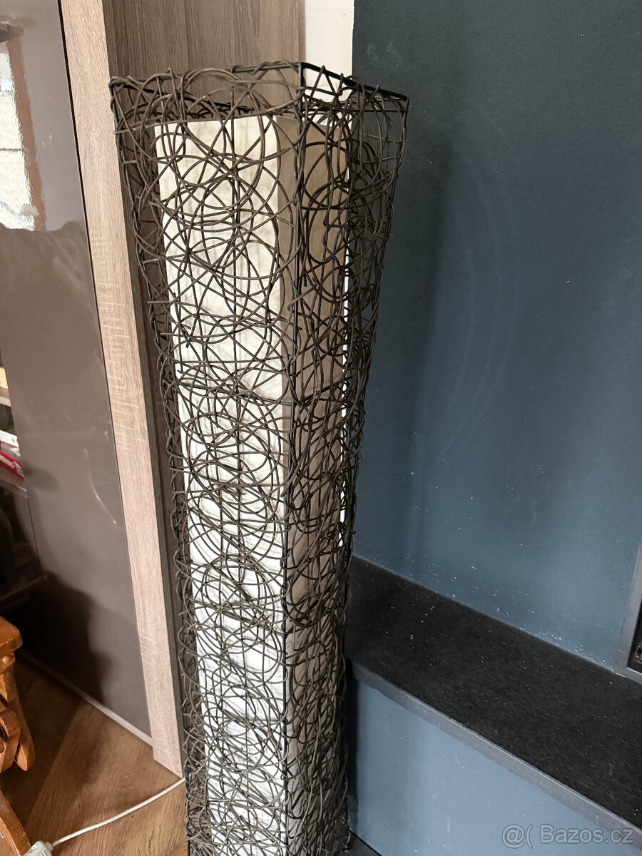 Designová stojací lampa DECO ratanová