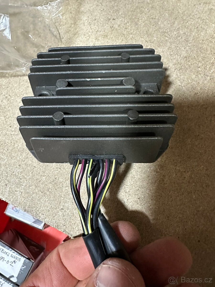 Regulátor dobíjení Honda NTV 600 650 NX 500 650 VT 600