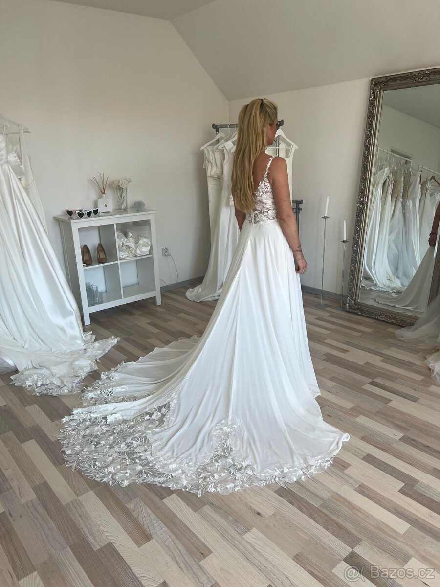 Svatební šaty