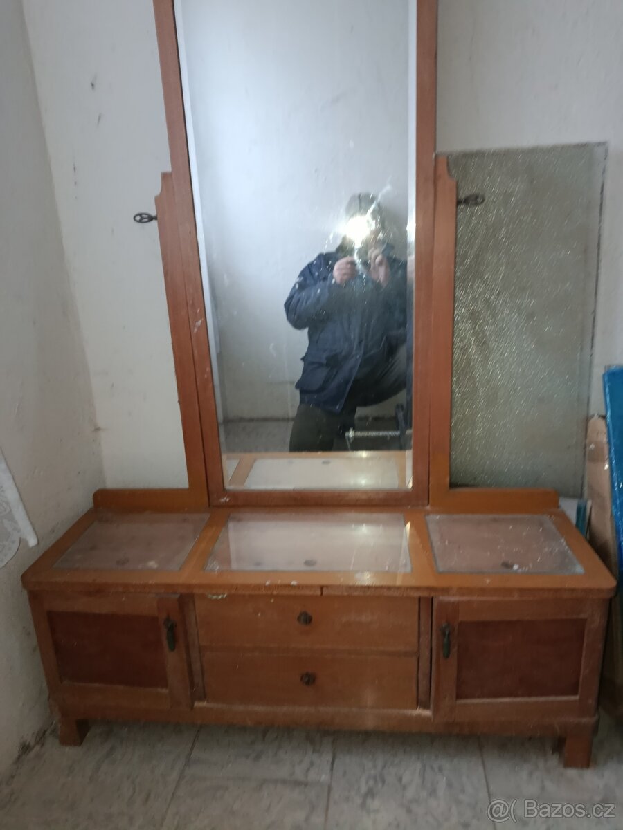 Starožitný nabytek