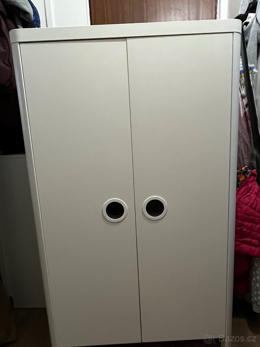 Dětská šatní skříň
