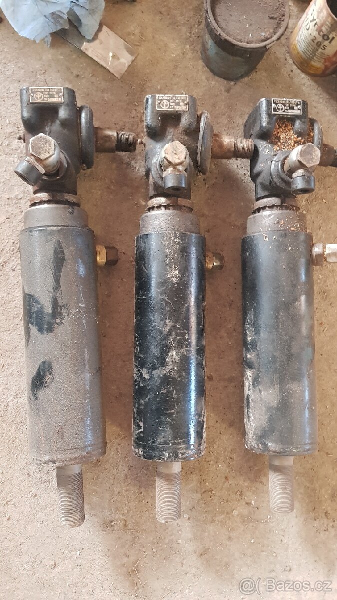 3x Servo řízení Desta 2278