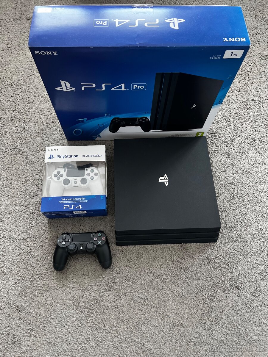 Sony Playstation 4 PRO 1TB dva ovladače