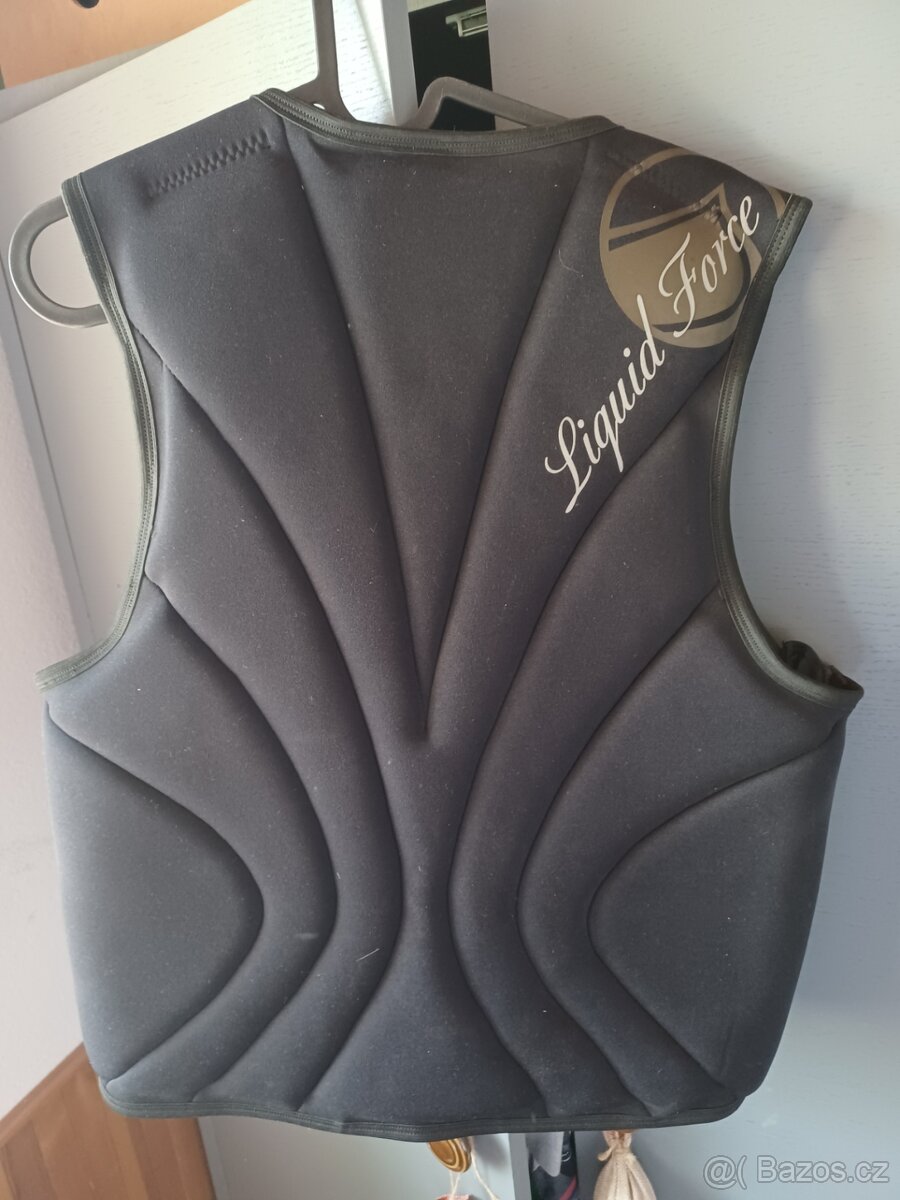 Vesta na wakeboard,kitesurfing,vodni skutr
