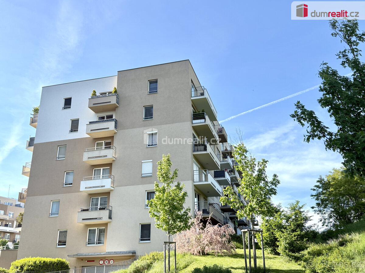 byt 3+ kk 77 m 2, balkon 10 m2, garáž 21 m2-Praha, Horní Měc