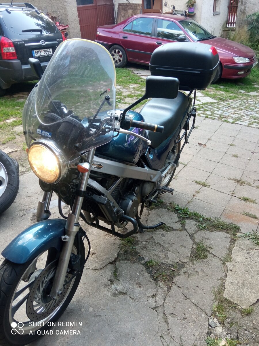 Honda ntv 650 revere