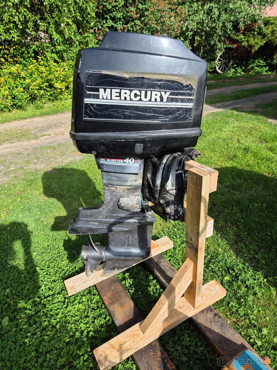 Lodni motor Mercury 40hp 2 takt + páku + nádrž