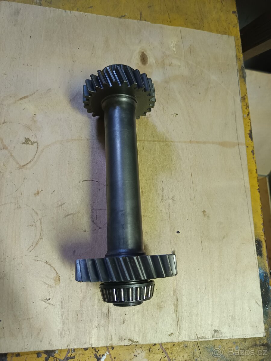 Manitou reverzační hřídel