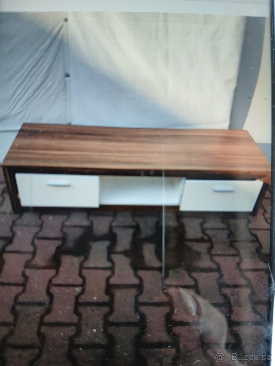 TV stolek