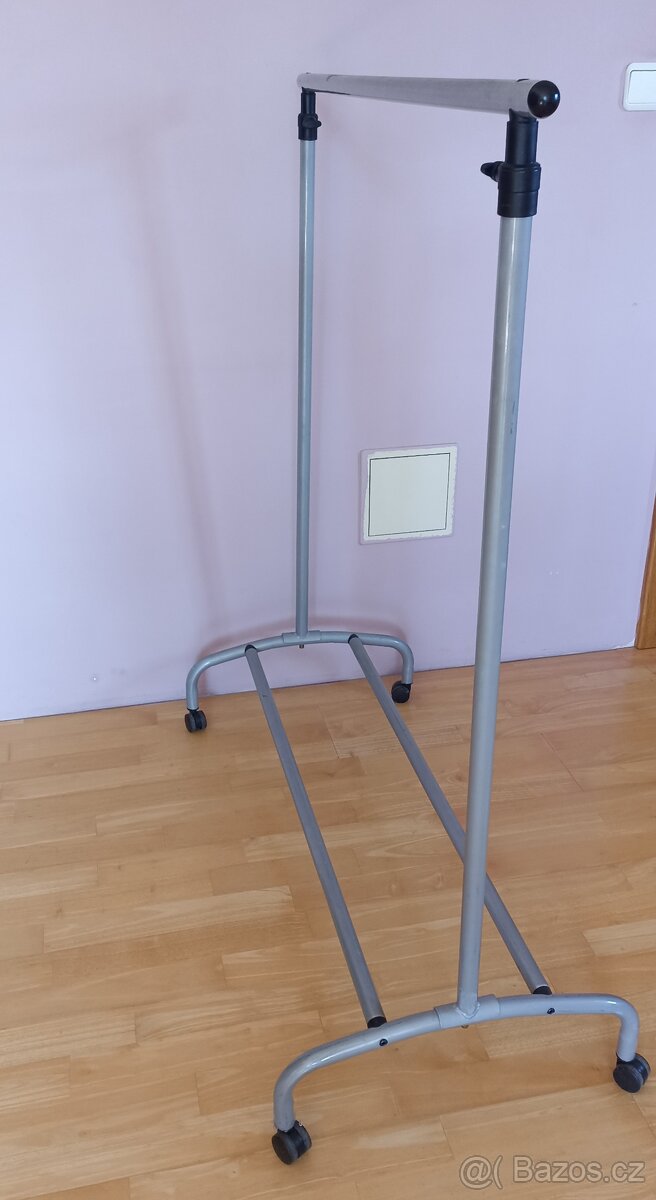 Prodám stojan na šaty, štendr
