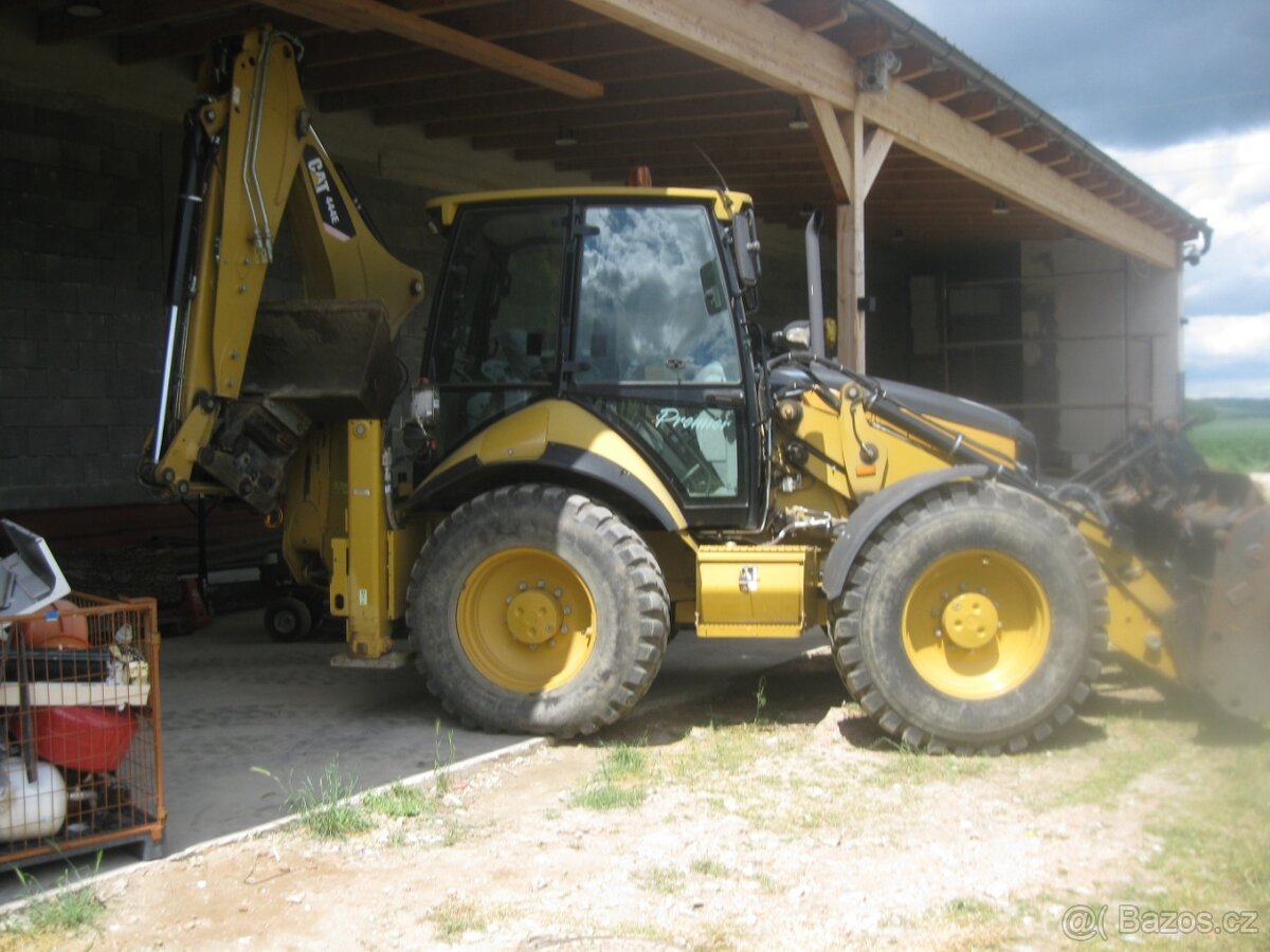 Traktor bagr