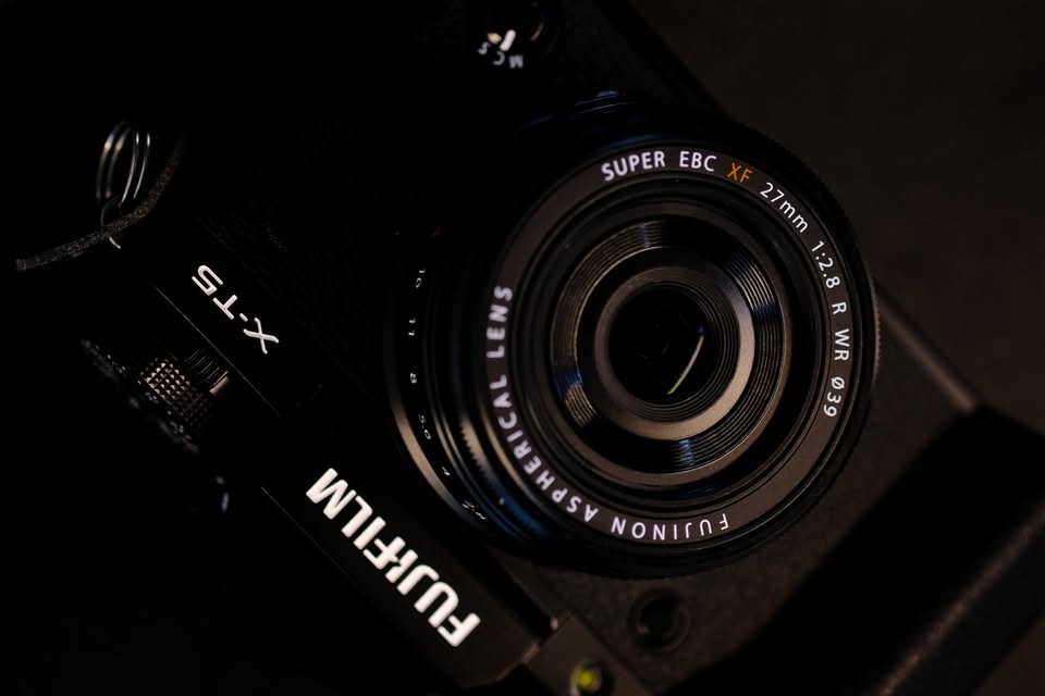 Fujifilm X-T5 + XF33f1.4 + XF27f2.8 WR