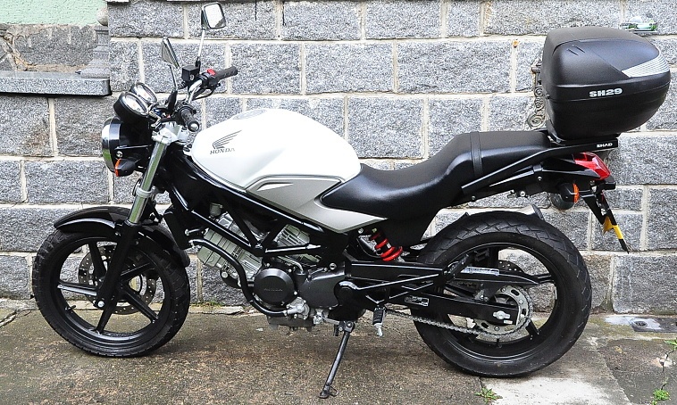Prodám luxusní Hondu VTR 250, 2011, 12749 km.