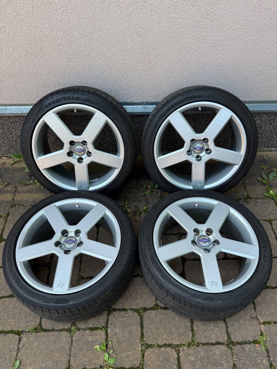 Volvo Pegasus R18 s pneu GoodYear Eagle F1 , po renovaci