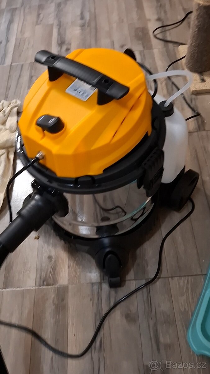 Průmyslový vysavač