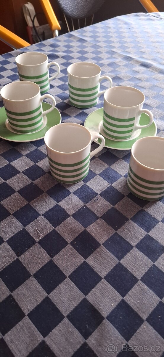 Prodám nepoužitou sadu hrnků s talířkem