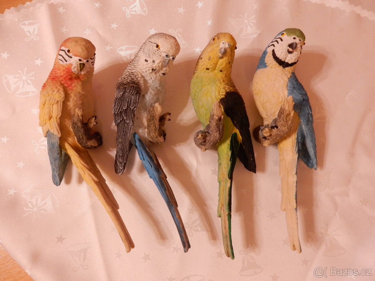Prodám zahradní dekoraci na pověšení-Papoušky 4ks