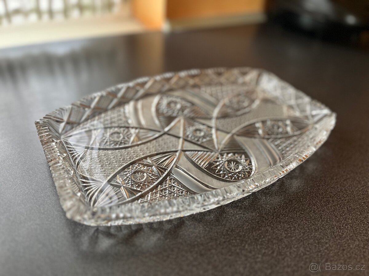 Podnos z brúseného skla