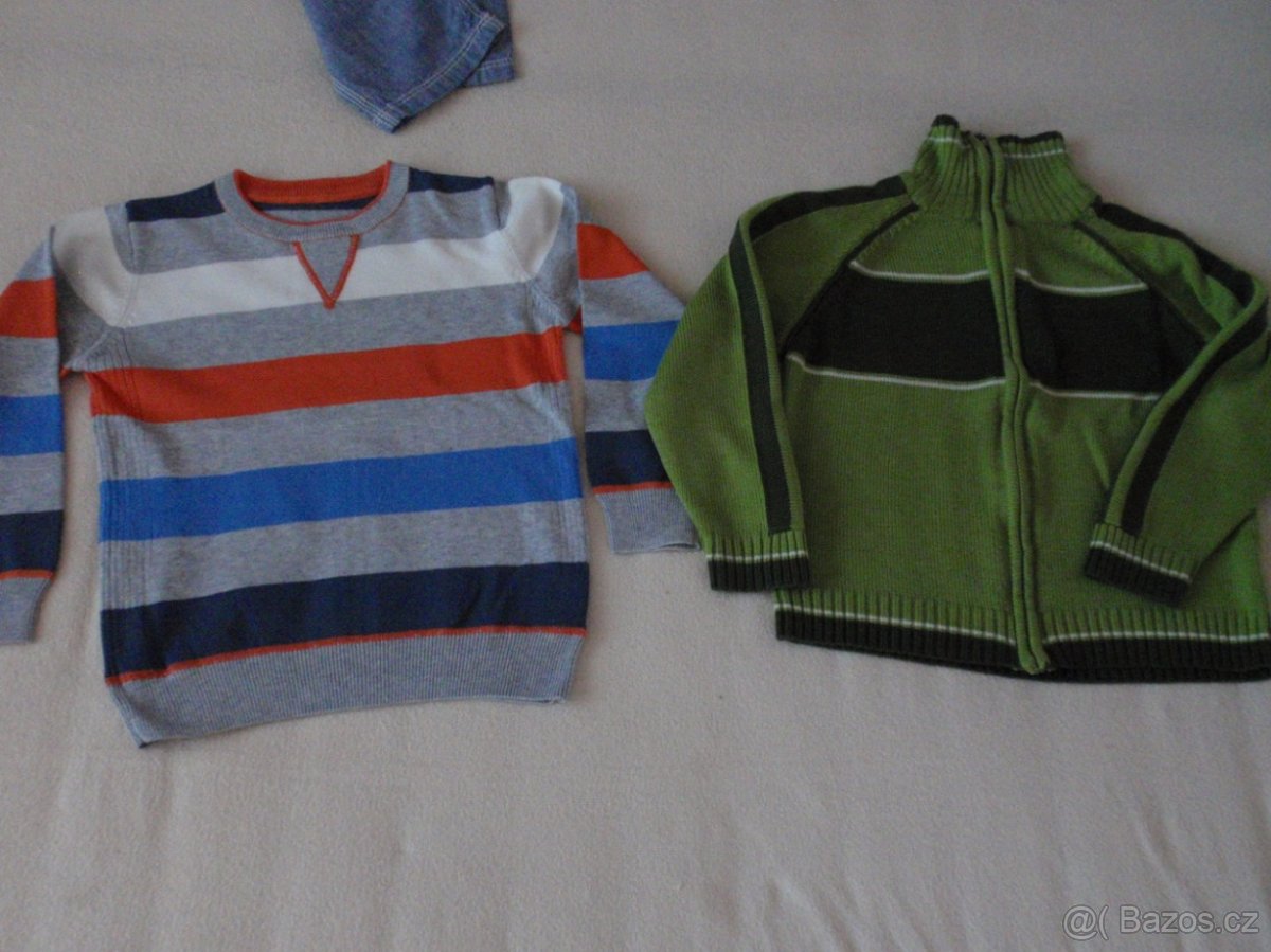 NOVÉ nenošené svetříky vel.122