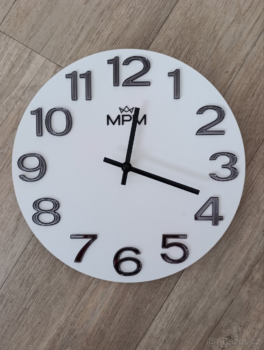 Nástěnné hodiny MPM