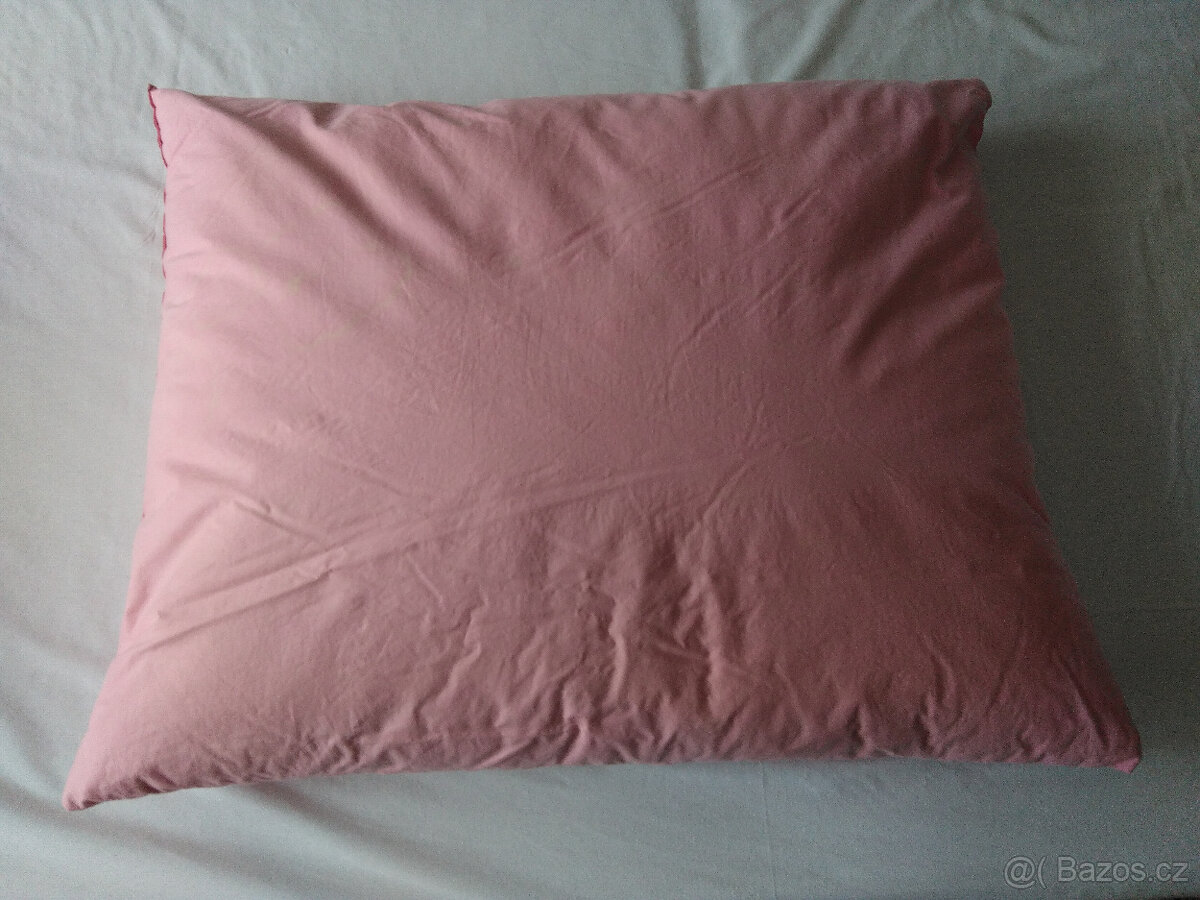 Péřový polštář růžový