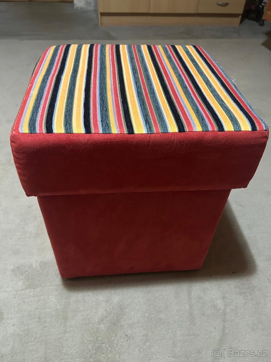 Čalouněný semišový taburet