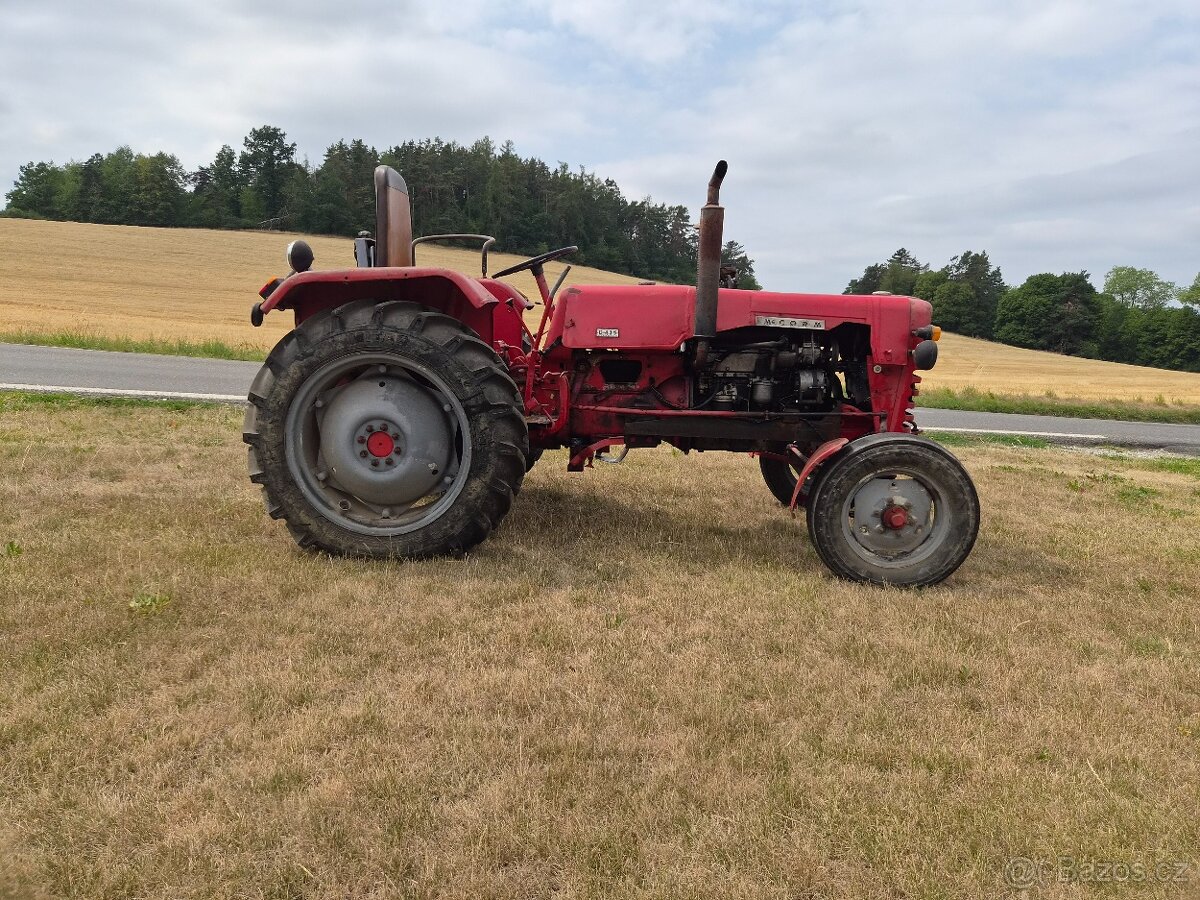 Traktor MCCormic D-436 s motorem Avia