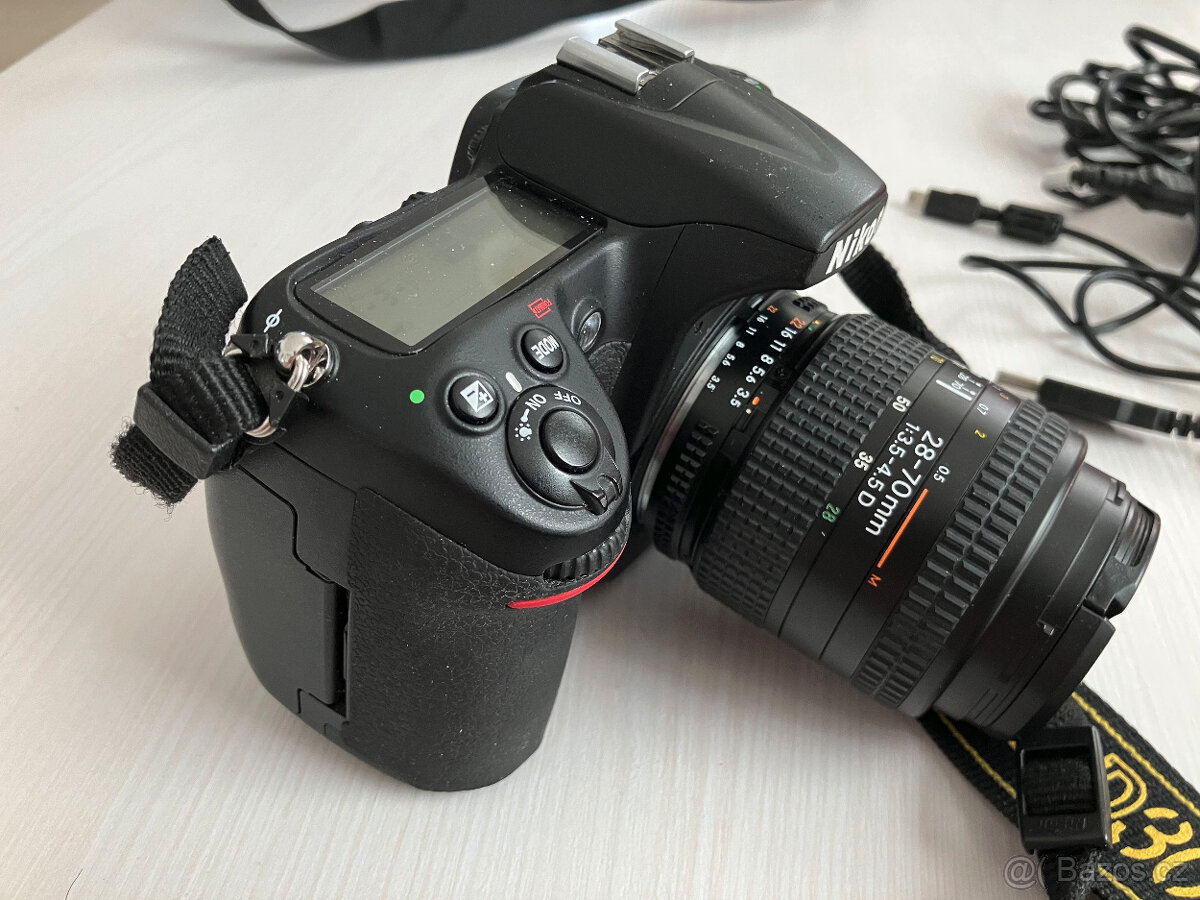 Nikon D300 + objektiv 28-70, příslušenství