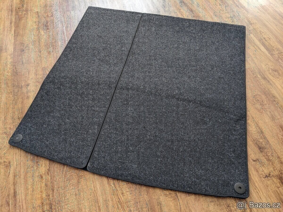 Škoda Superb 3 - Gumový originální rozkládací koberec - nový