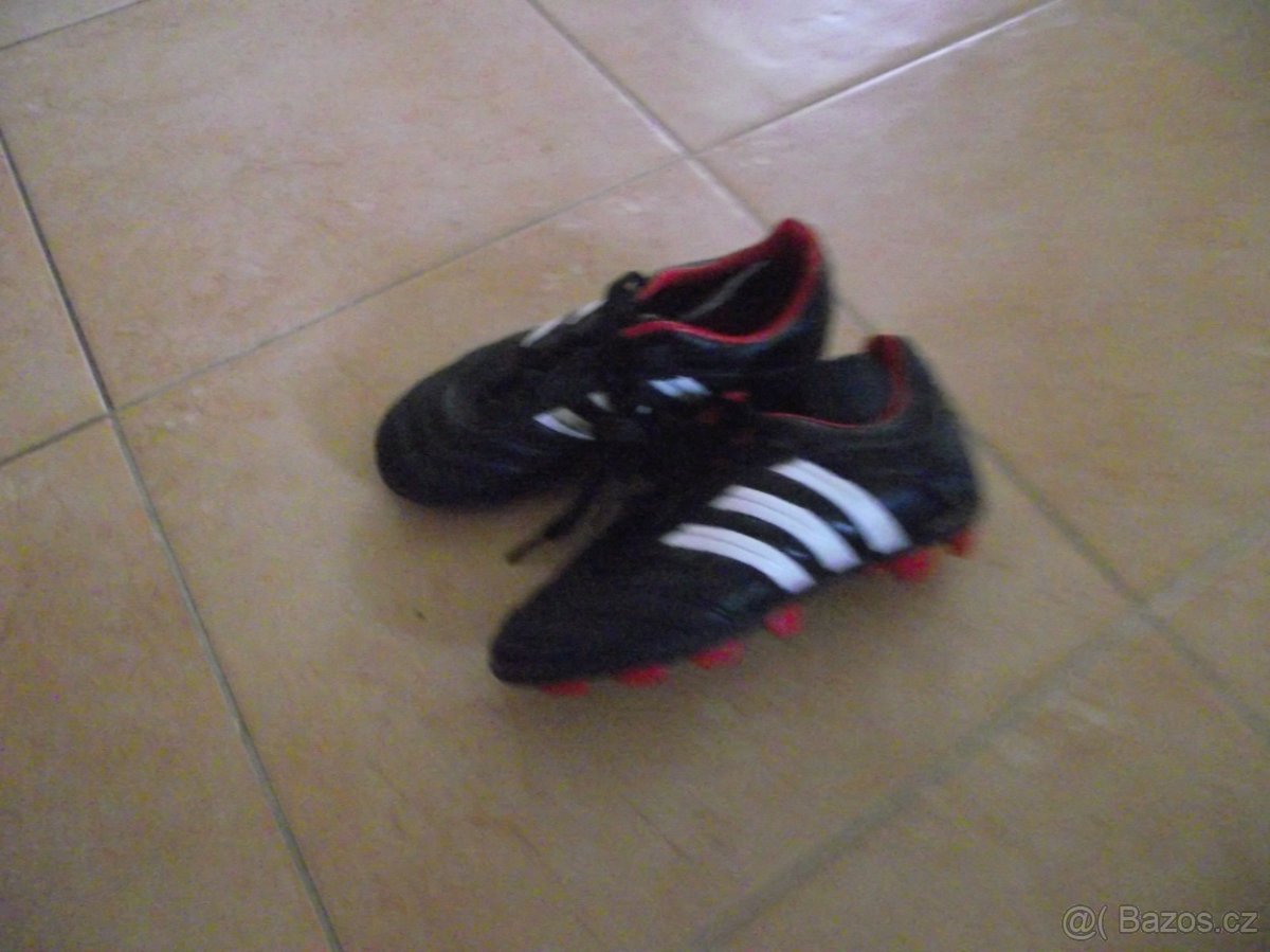 Dětské kopačky Adidas velikost.31+kraťasy vel. 128 2ks