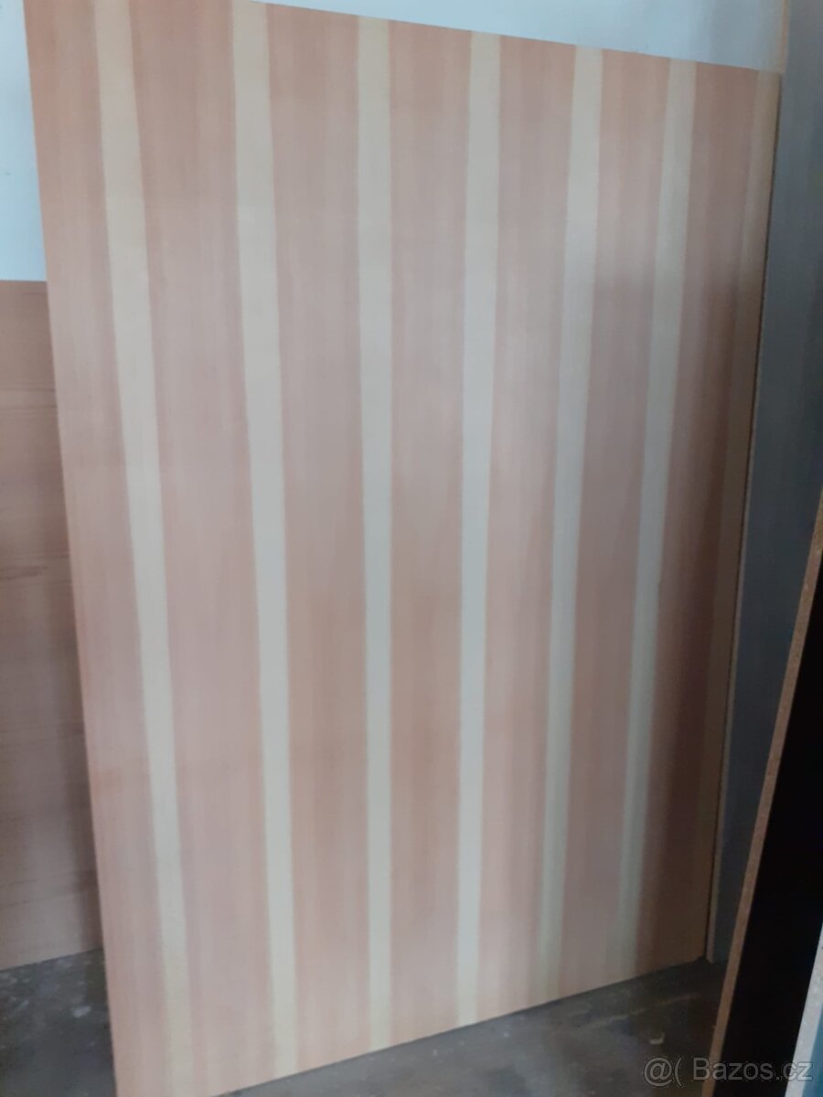 Dýhovaná dřevotřískové deska borovice