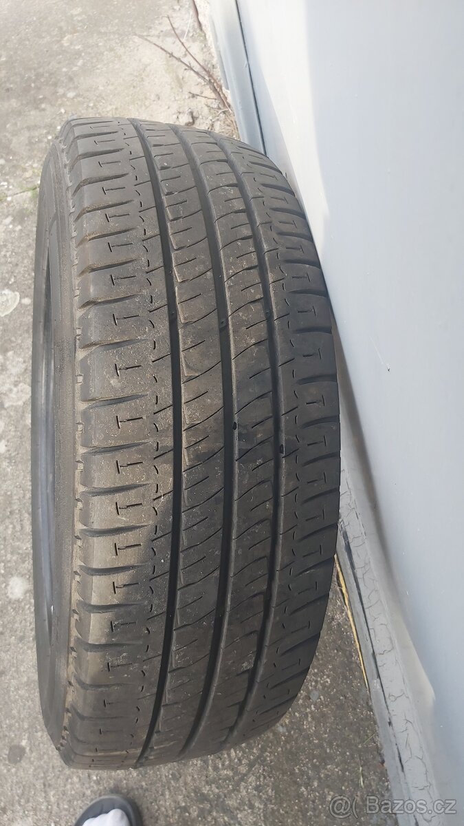 Michelin Agilis 215/60 R17C