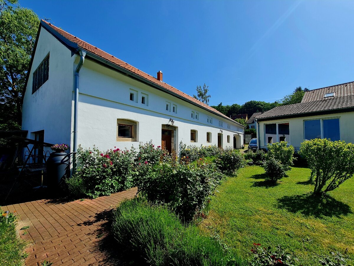 Prodej bývalého statku (3 budovy), Luka pod Medníkem