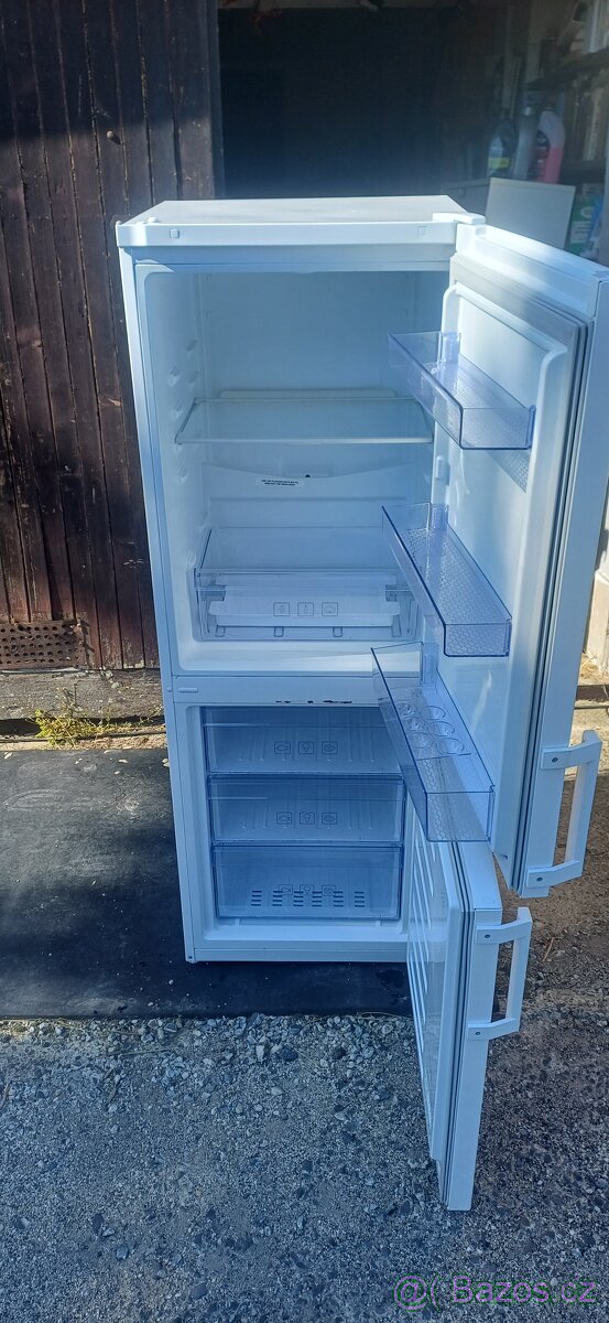 Lednička s mrazákem od značky Beko