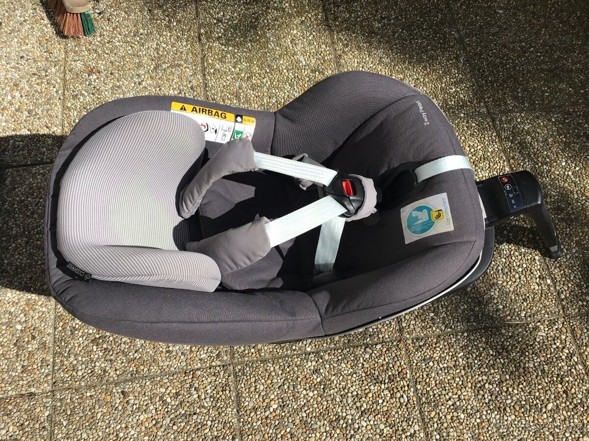 Autosedačka Maxi Cosi Pearl včetne základny Isofix 2 way