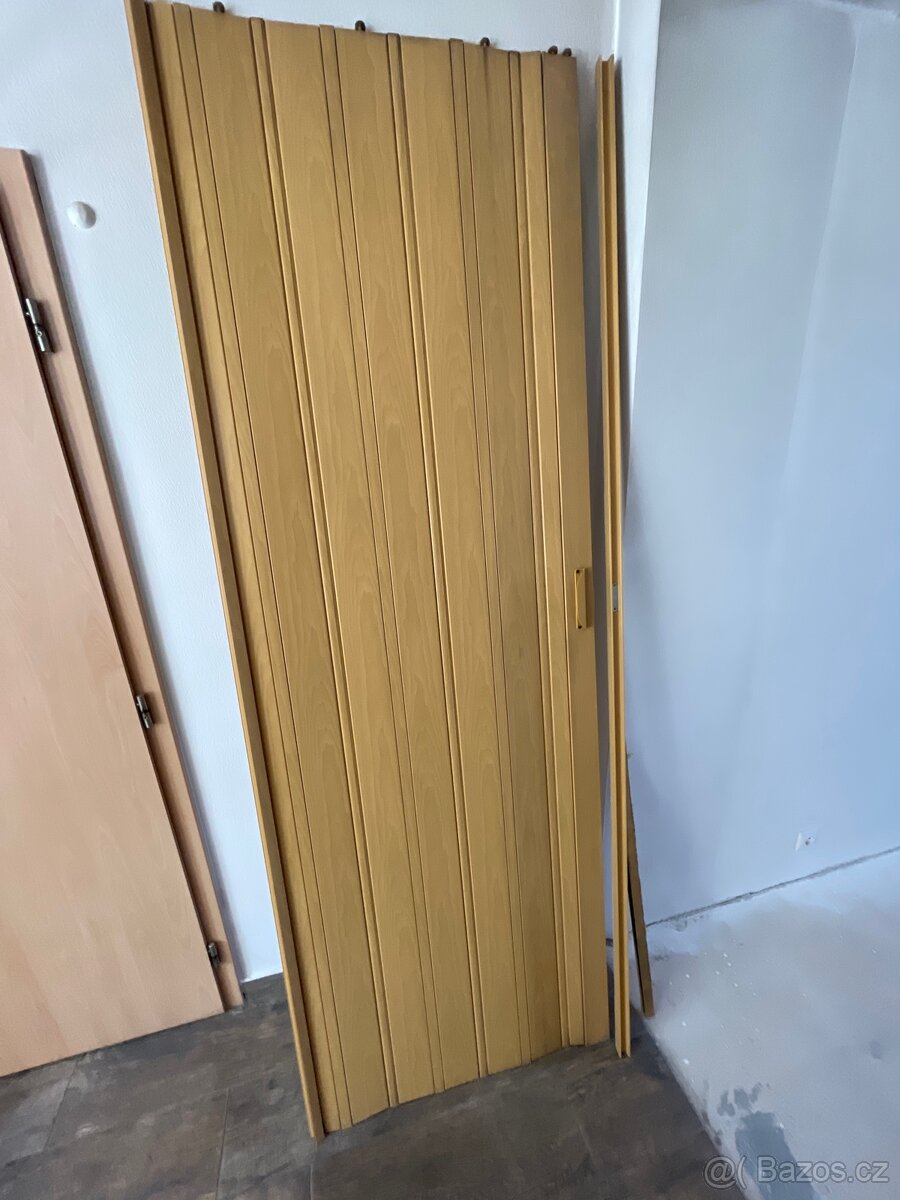 Zhrnovací dveře plastové