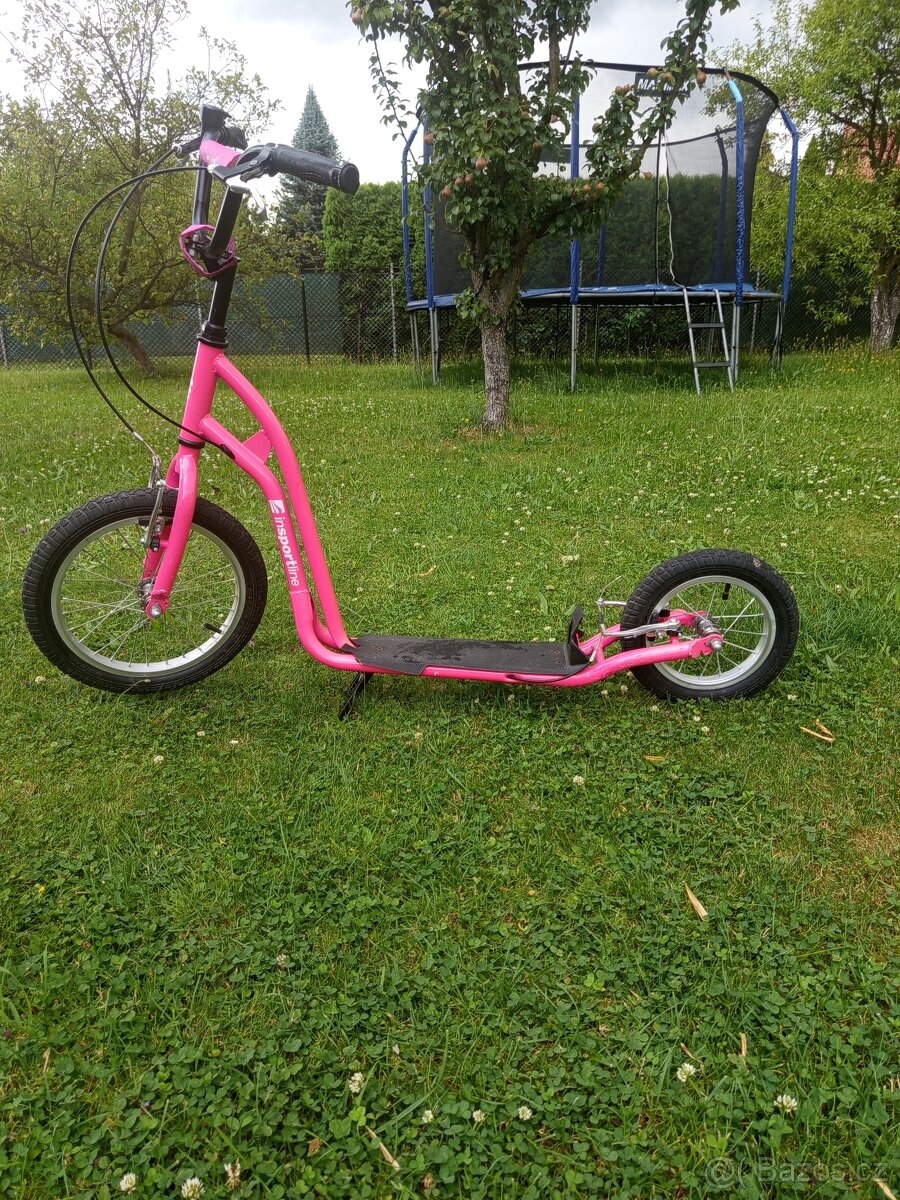 Koloběžka s nafukovacími koly