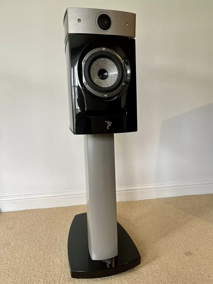 Focal Diablo Utopia III + stands
