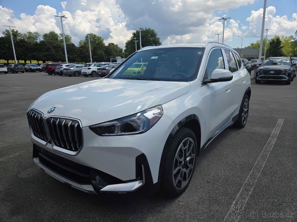 BMW X1 xDrive28i 2025 – jen 26 km, TOP výbava, AWD