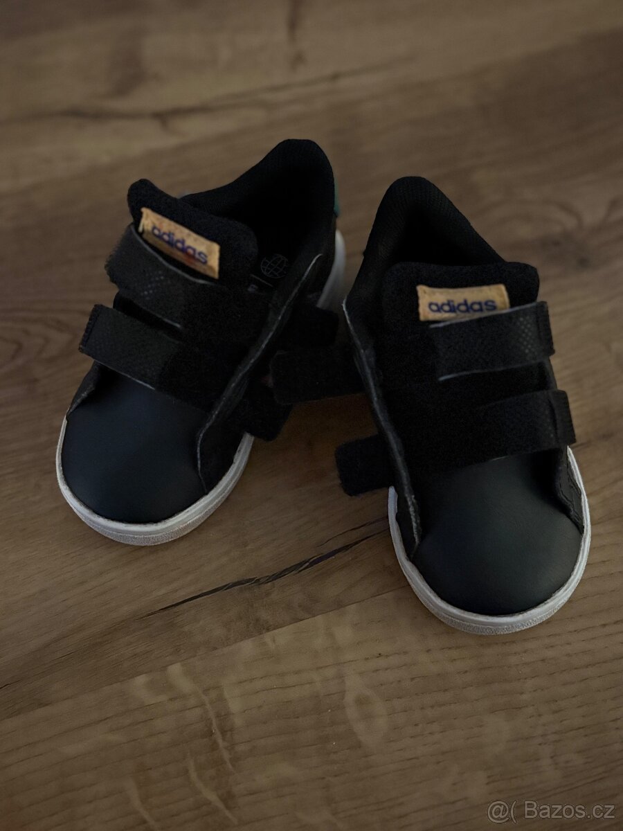 Dětské boty Adidas – vel. 22 (6K)