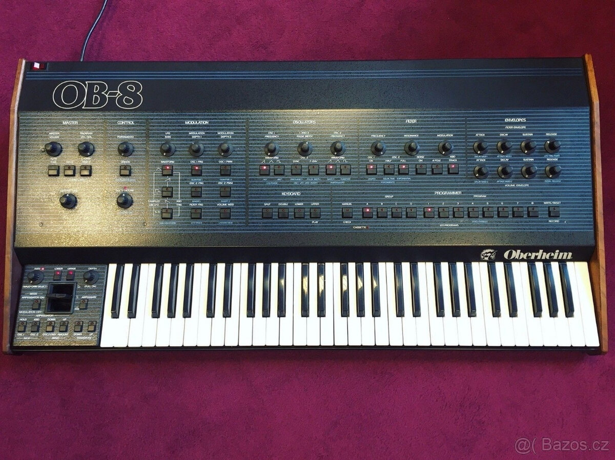 Oberheim OB-8 - Vintage syntezátorová syntezátorová klávesni
